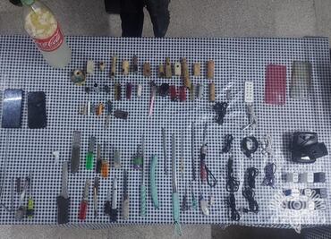 Decomisan más de mil artículos en penales de Puebla; había celulares, droga y dinero