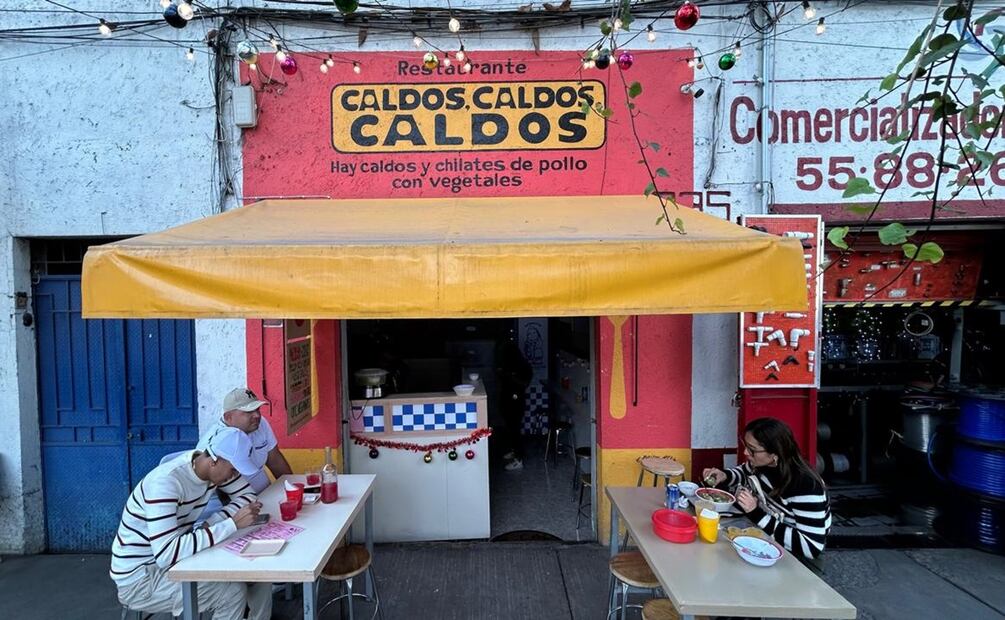 Caldos, caldos, caldos, en la colonia Doctores. Foto: Alan Nájera / El Universal