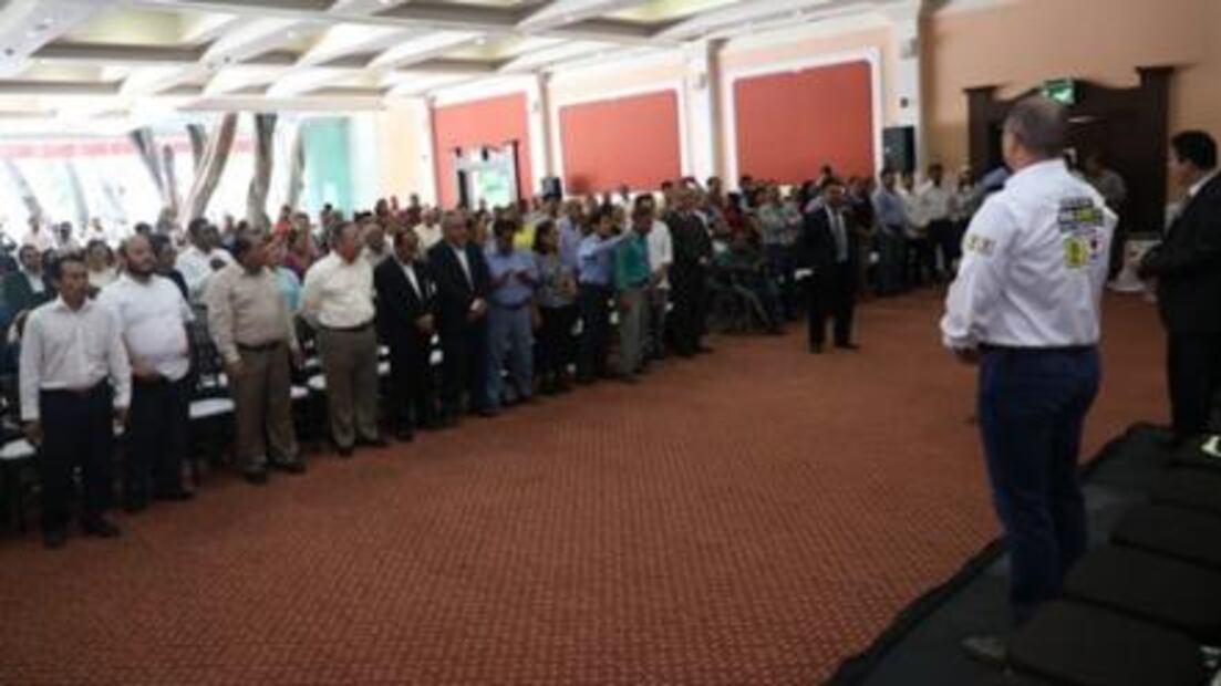 Iglesias pentecostales, cristianas y evangelistas se reúnen con Gayosso