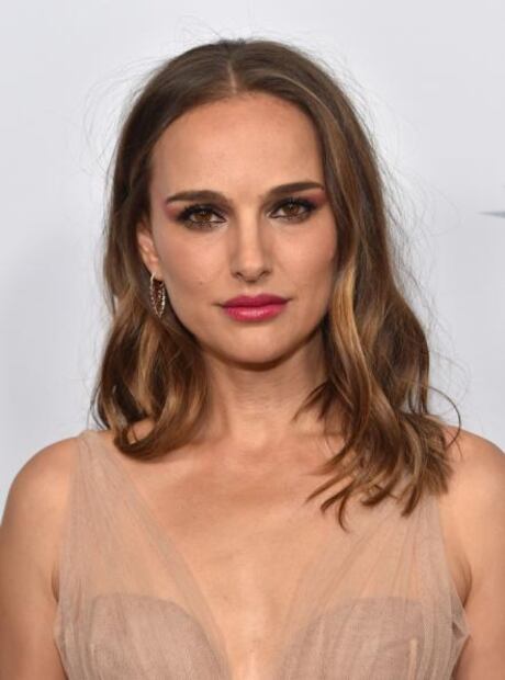 Lady Gaga y Natalie Portman (casi) usan el mismo vestido Dior y no sabemos quién luce mejor
