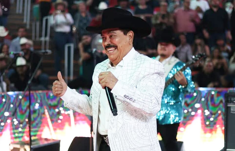 Lorenzo de Monteclaro, intérprete de norteño, habla de las dificultades que atravesó para cumplir con un compromiso laboral fuera del país.
Foto: Instagram