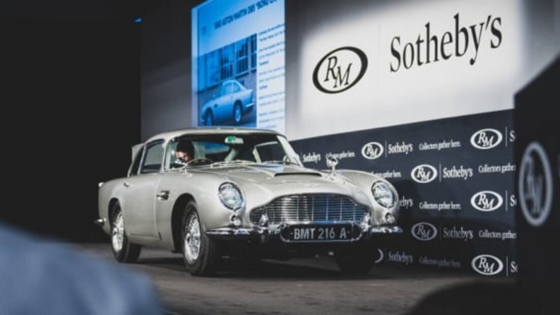 Auto original de James Bond alcanza los 6 MDD en subasta