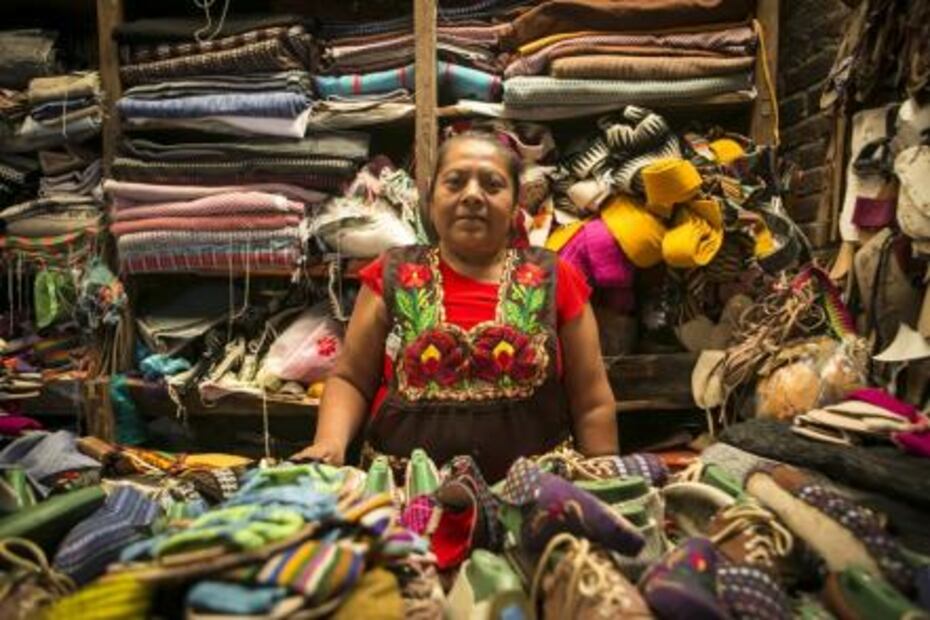 Mujeres llevan el calzado de Oaxaca a los pies del mundo