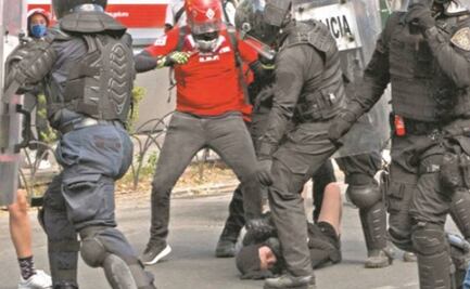 Dan prisión preventiva a dos policías por golpear a Melanie durante protesta