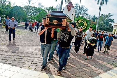 Vinculan a proceso a 4 por 'asalto' a normalistas