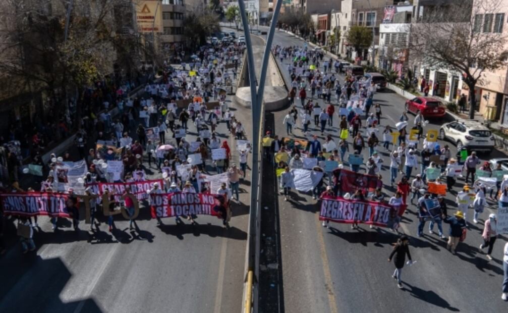 Bloquean carreteras y marchan para exigir localización del niño Tadeo en Zacatecas