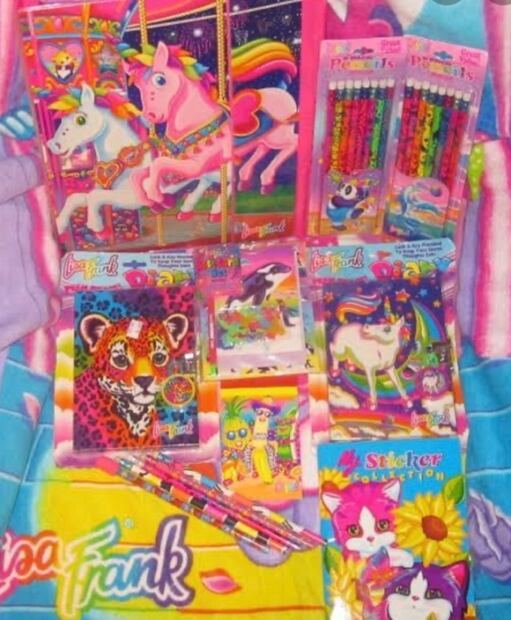 Resistol y colores Blanca Nieves, el hilo de los útiles viejos que se hace viral