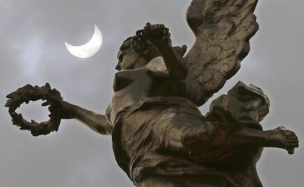 … Y la Luna devoró al Sol