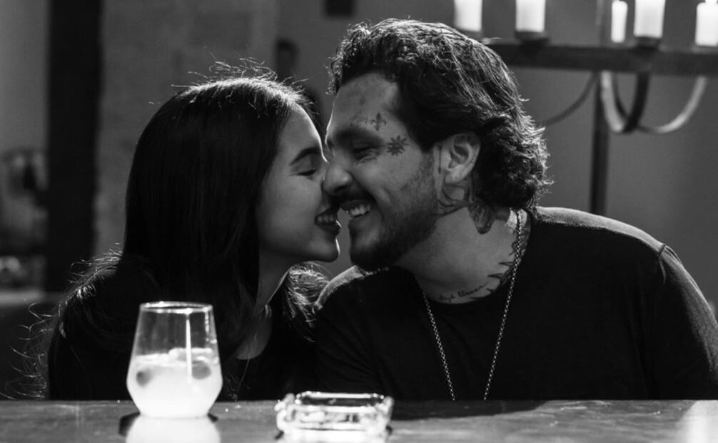 Con esta foto, Ángela Aguilar promociona "Amé", el nuevo tema de su esposo Christian Nodal.