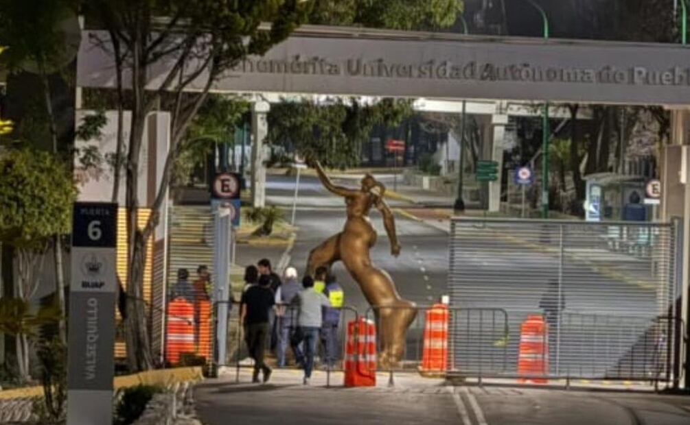 Desde hace varios días, los alumnos de la BUAP realizan protestas por mejoras en las instalaciones y hasta la destitución de profesores señalados de acoso. Foto: Especial