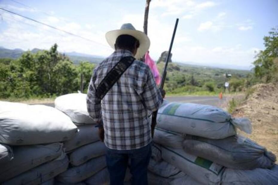 Comisionado y secretario de gobierno de Morelos chocan por autodefensas