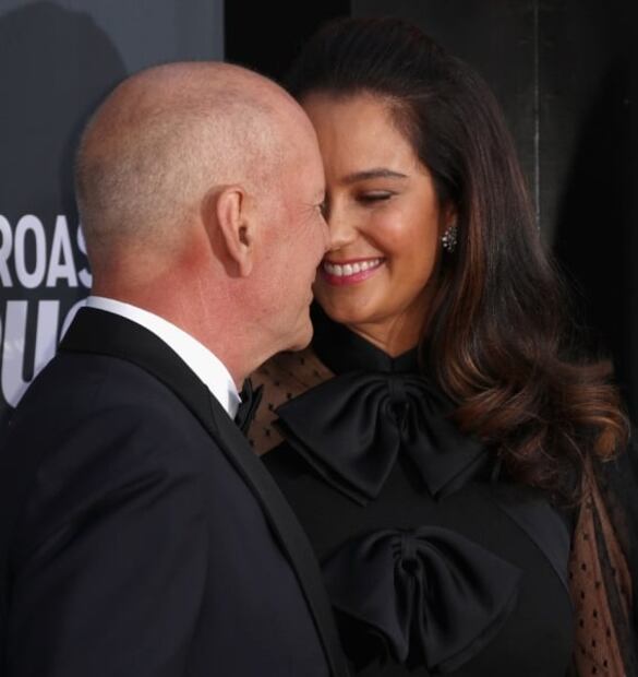 Critican a esposa de Bruce Willis por "usar" el diagnóstico del actor para obtener fama, la modelo responde 