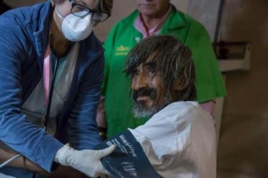 Indigentes reciben "cambio de look" en Tijuana