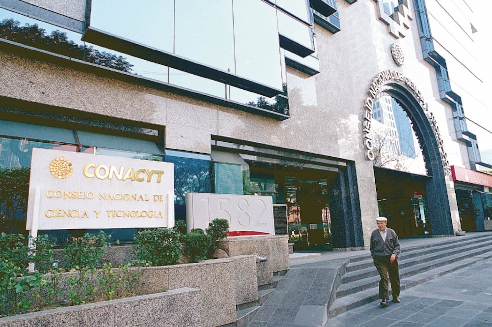 El consejero del INE Ciro Murayama afirma que por ley el recurso de las multas impuestas a nivel federal son destinados al Conacyt (ARCHIVO EL UNIVERSAL)