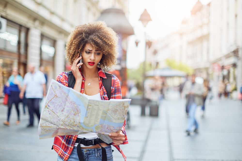 No entres en pánico, las embajadas y consulados te pueden ayudar durante tu viaje. (Foto: Istock)