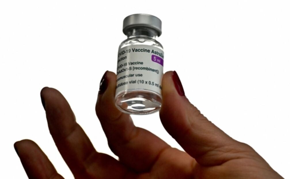 Investigan “residuos” detectados en vacunas de AstraZeneca