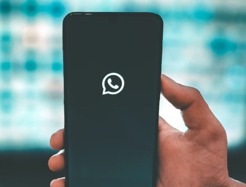 Truco para enviar audios con voz de superhéroe en WhatsApp
