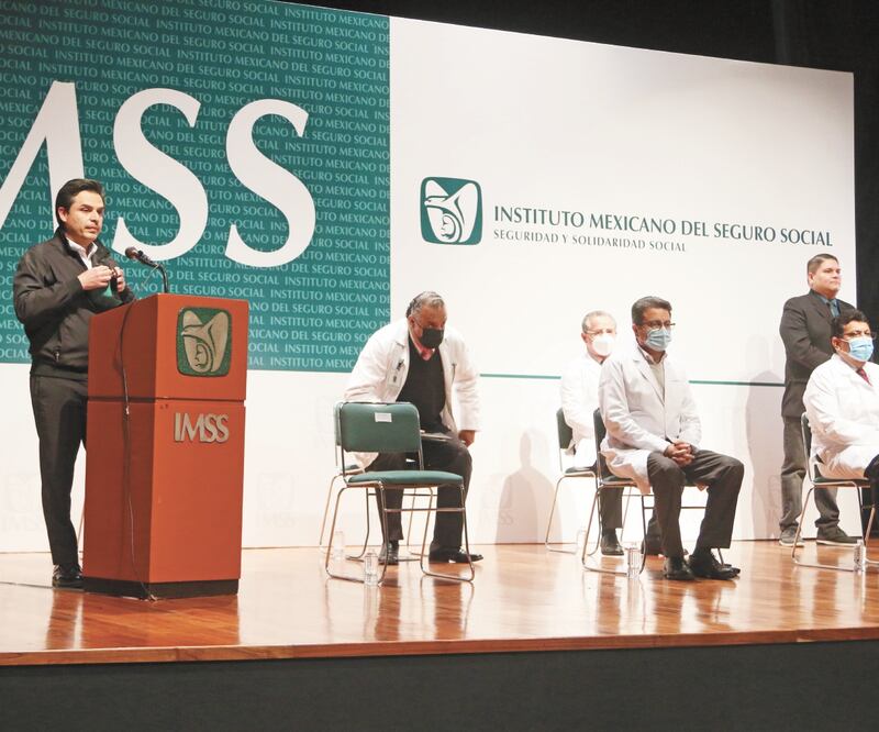 Zoé Robledo, director del IMSS, dijo que el instituto dejó de recibir 13 mil millones de pesos por cuotas obrero-patronales. CARLOS MEJÍA. EL UNIVERSAL 