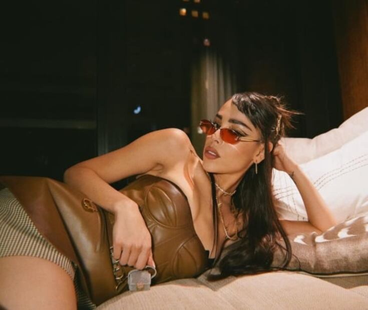 Danna Paola causa furor en corset de cuero