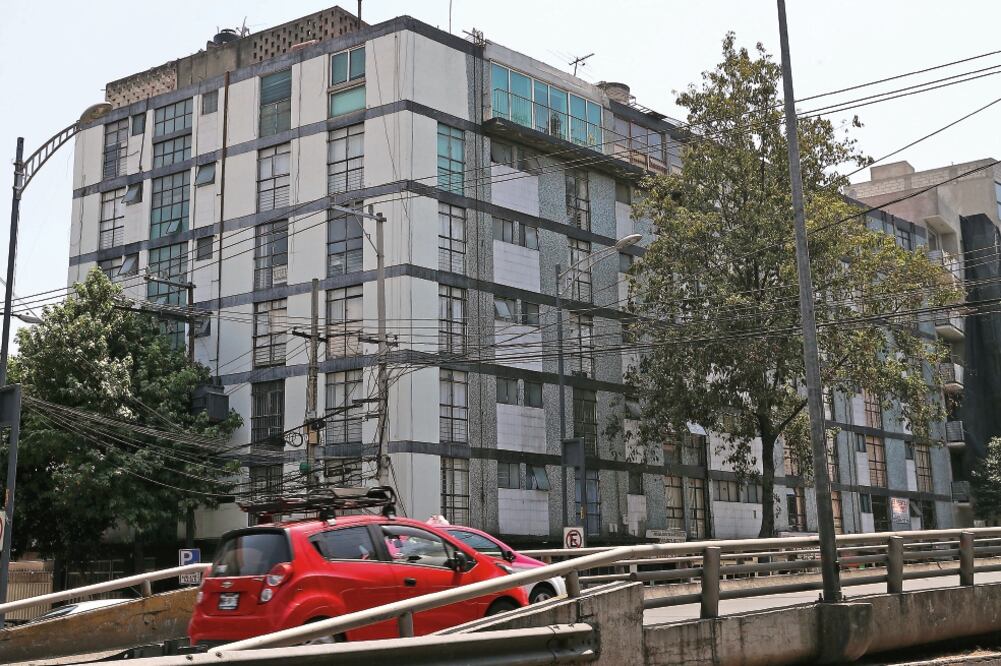 La fachada del edificio en donde se hospedaban algunas escorts que ofrecían sus servicios a través de la página Zona Divas. (JUAN CARLOS REYES. EL UNIVERSAL)