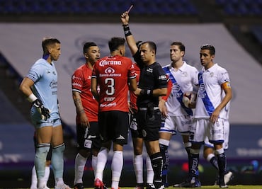 Nicolás Vikonis se disculpa con el Mazatlán tras expulsión vs Puebla