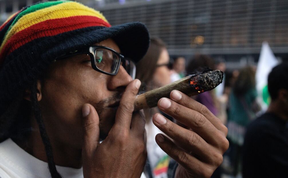 La protesta ocurre en un momento en que la potencia económica latinoamericana de 203 millones de habitantes reevalúa sus normas prohibicionistas en materia de drogas. Foto: EFE/ Isaac Fontana