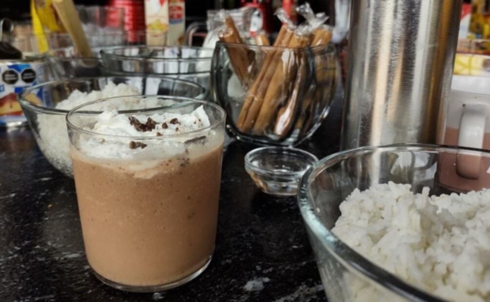 Prepara esta deliciosa agua de horchata con chocolate