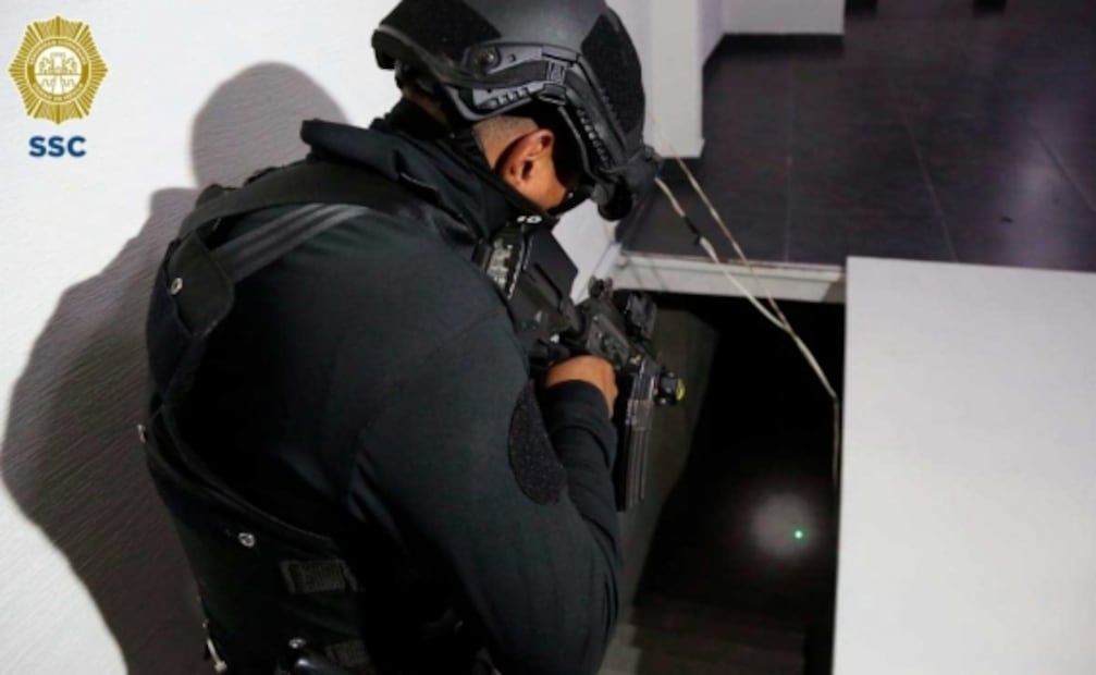 Un túnel, 31 detenidos, droga y 1.5 millones de pesos, saldo durante operativo en Tepito 