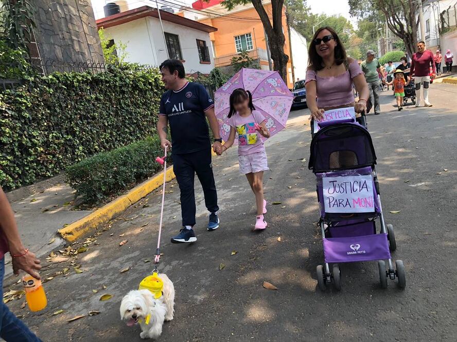 Familias protestan contra mujer a la que señalan de matar a perrita "Moni". / Foto: Atenea Campuzano
