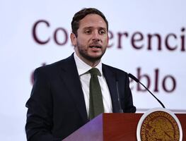 Eduardo Clark anuncia decreto para que medicamentos sean hechos en México; buscan atraer relocalización de empresas extranjeras