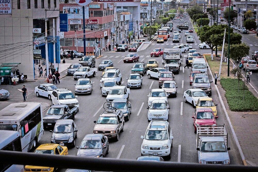 Como parte de las medidas que se aplicarán el día de mañana por la contingencia ambiental, será el “Hoy No Circula”. Foto: archivo