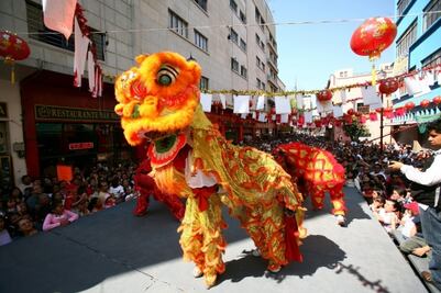 Invitan a participar al septimo concurso de disfraces por el Año Chino en el Ángel de la Independencia