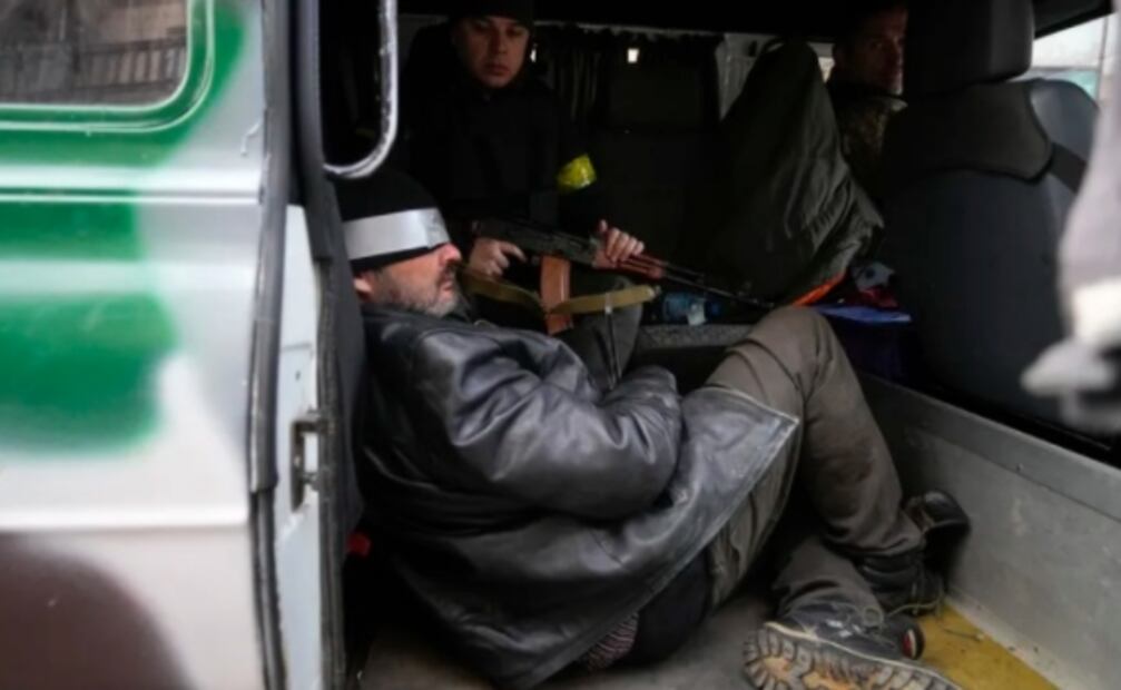 Cuerpos tirados en las esquinas y guerrilla urbana: las calles de Kiev se convierten en una trampa mortal