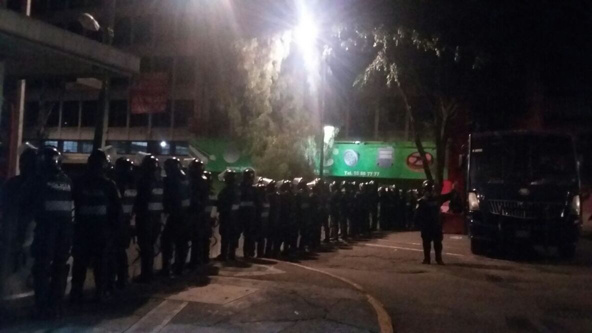 El despliegue se ubica en la avenida Reforma y la calle de Morelos, en donde este miércoles los integrantes de la CNTE instalaron un plantón sobre la calle de Bucareli Foto: Mario Landeros