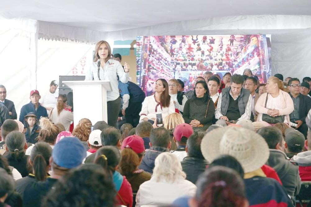 Diana Sánchez Barrios, líder de ambulantes y de la asociación ProDiana, presentó el proyecto en la Plaza Tolsá, en el Centro Histórico. Foto: DIEGO SIMÓN SÁNCH. EL UNIVERSAL