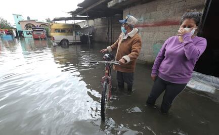 Lluvia anega 90 comercios y viviendas en San Mateo Atenco