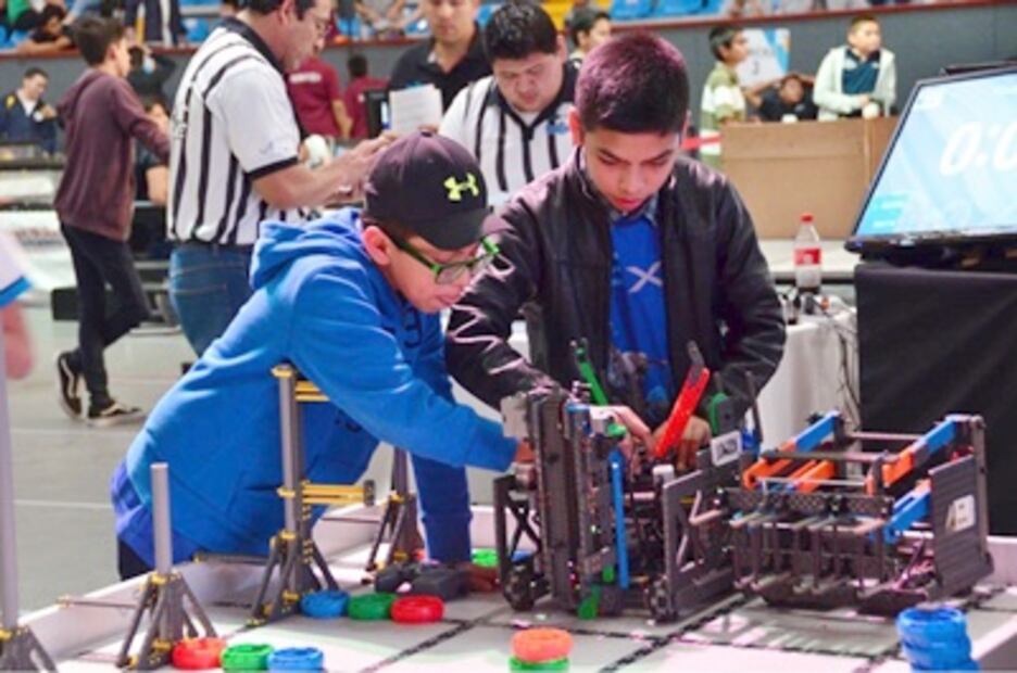 Niños juntan dinero para participar en mundial de robótica