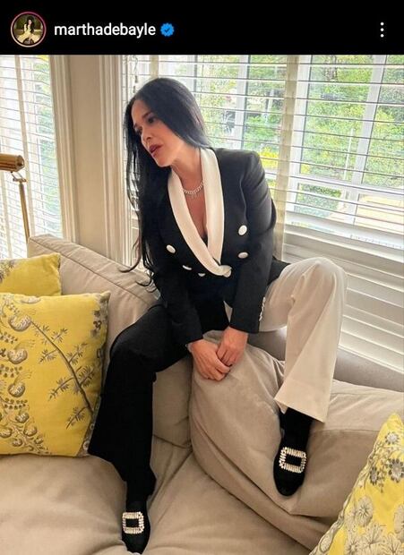 Cristina Nodal confirma que la tendencia de los pantalones bicolor llegó para quedarse 