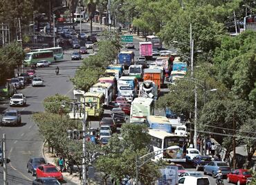 Vecinos sufren por paradero en Revolución