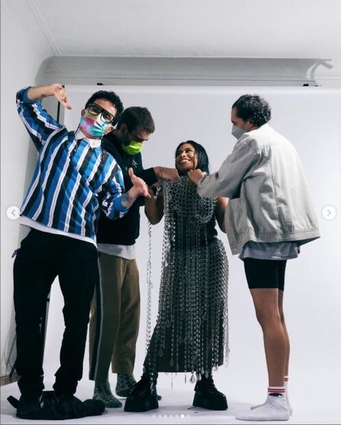 Yalitza Aparicio posa con vestido de pedrería para revista de caballeros