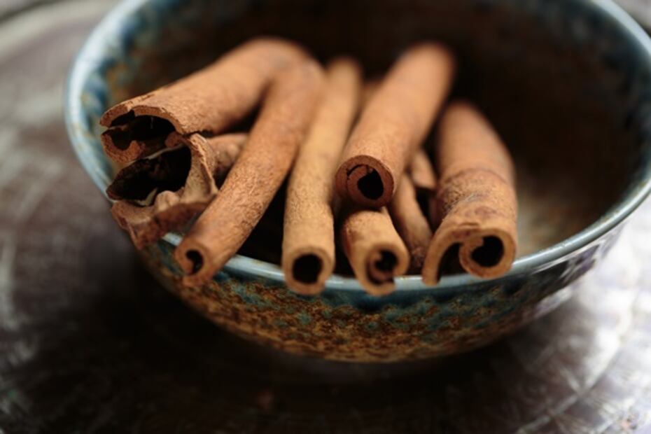 Para qué sirve comer miel con canela en ayunas