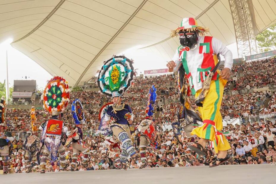 Foto: Facebook “Guelaguetza Oficial”