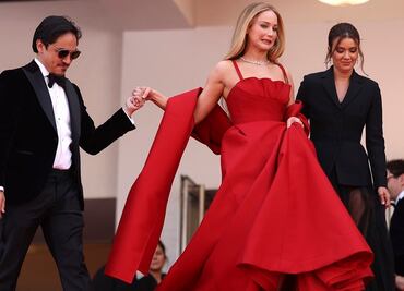 La irreverente Jennifer Lawrence se luce en Cannes con chanclas