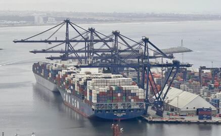 Puerto de Ensenada recibe dos portacontenedores; navíos provienen de Asia