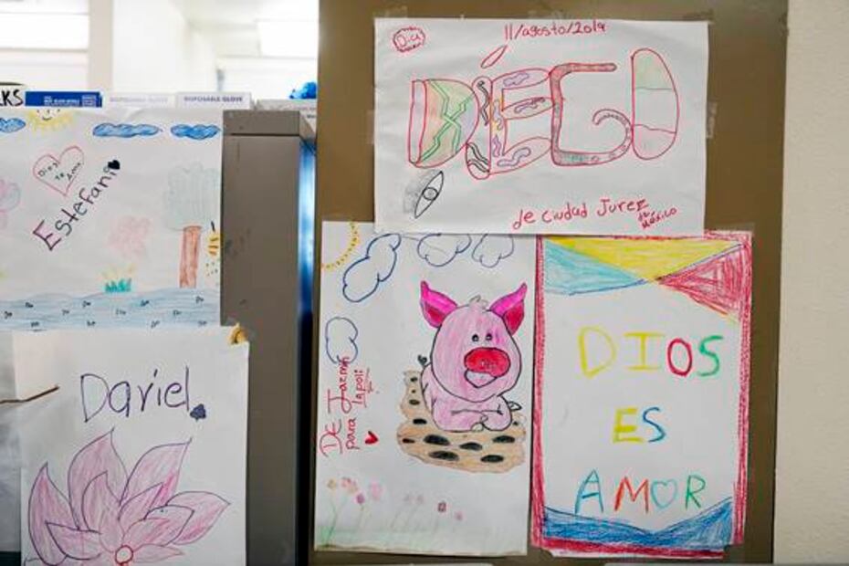 Kamala Harris se reúne con niñas migrantes y visita un puerto de entrada en frontera
