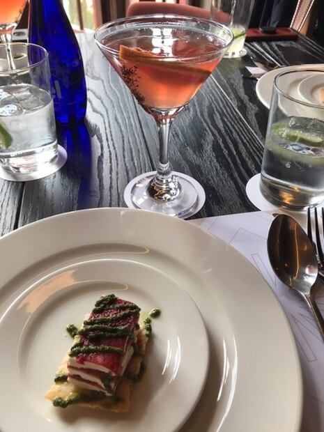 Platillos y vino rosa contra el cáncer de mama