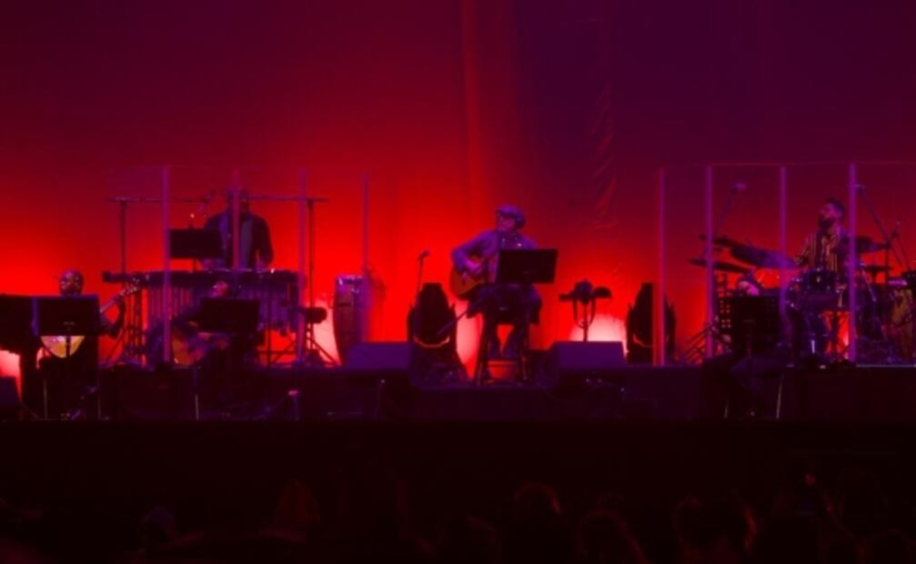 Con lluvia y miles de personas, así se vivió el concierto de Silvio Rodríguez en el Zócalo capitalino 
