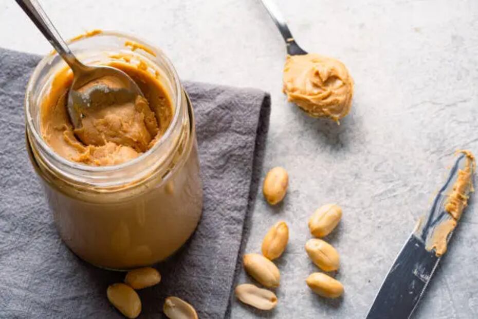 La crema de cacahuate es un alimento con calorías buenas. No abuses de su consumo. Foto: Unsplash