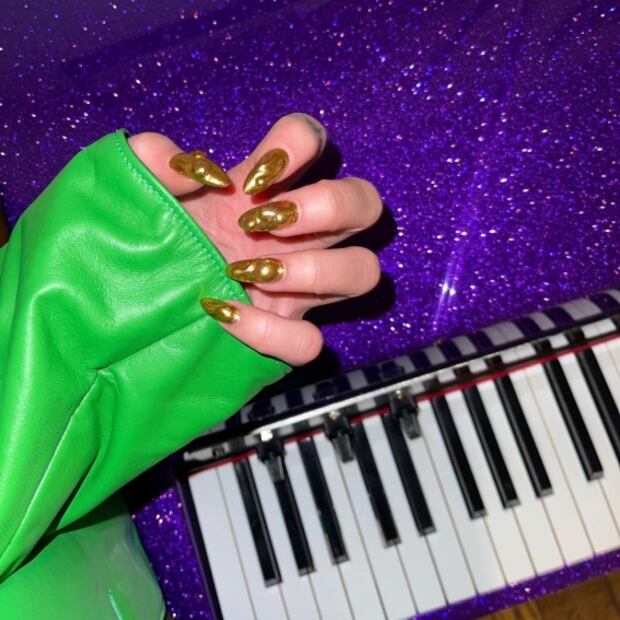 Las uñas 3D de Dua Lipa son la tendencia más auténtica de 2022
