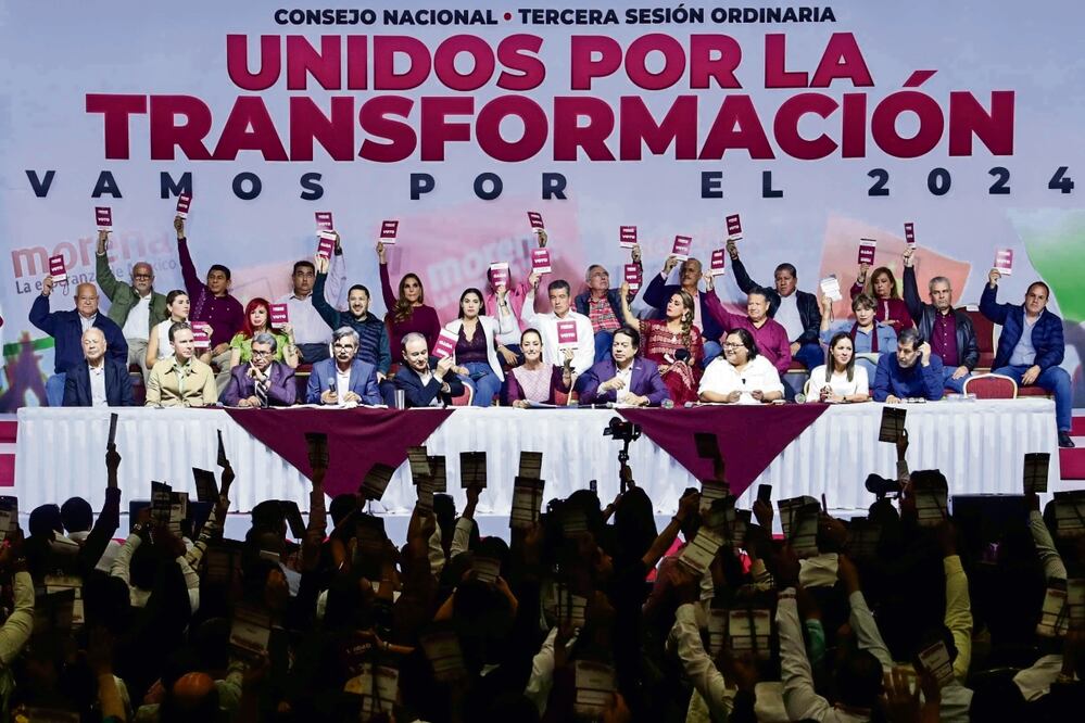 Más de 200 consejeros de Morena corearon “¡presidenta, presidenta!” a Claudia Sheinbaum, quien se comprometió a no fallarles y dar continuidad con cambio. Foto: Diego Simón / EL UNIVERSAL